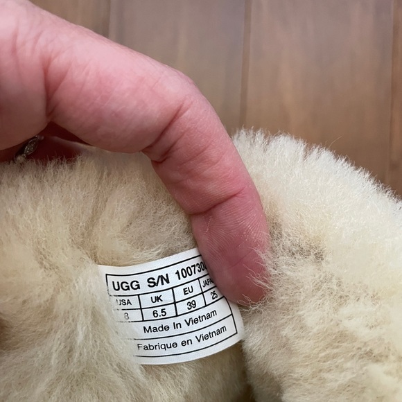 Ugg Boots - Picture 2 of 9